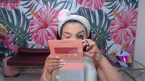 Mariana Torres online show from 04-12-26, 01:05