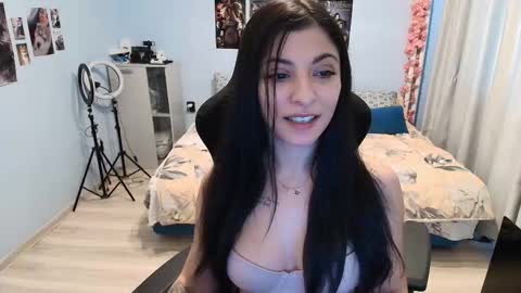 small_horny_girl online show from 11-23-25, 08:03