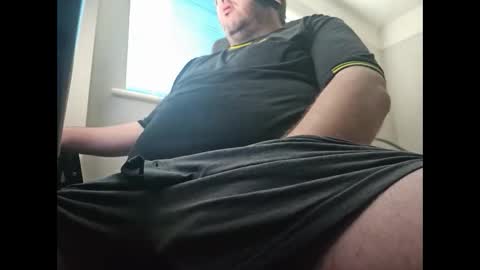 smallone19832 online show from 10-28-25, 09:13