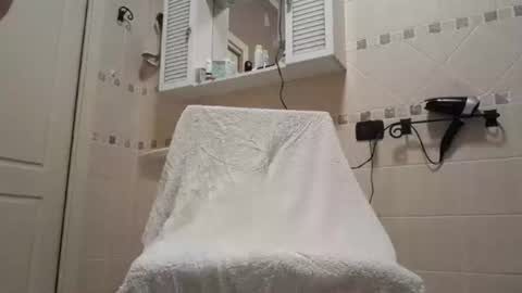 smallone8825 online show from 12-21-25, 07:37