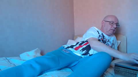 Steve online show from 04-23-26, 01:35