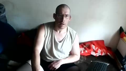 Snapshot of smi35 chatting on 07-26-26, 01:07 smi35 online show from 07-26-26, 01:07