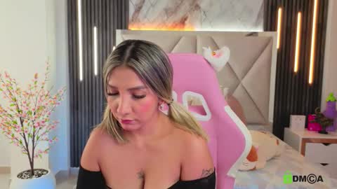 smile__1 online show from 12-18-25, 03:07