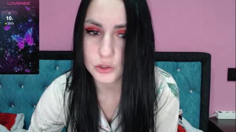 Snapshot of smile_cute_fox chatting on 12-14-25, 10:53 smile_cute_fox online show from 12-14-25, 10:53