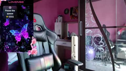 Snapshot of smile_cute_fox chatting on 04-06-26, 04:46 smile_cute_fox online show from 04-06-26, 04:46