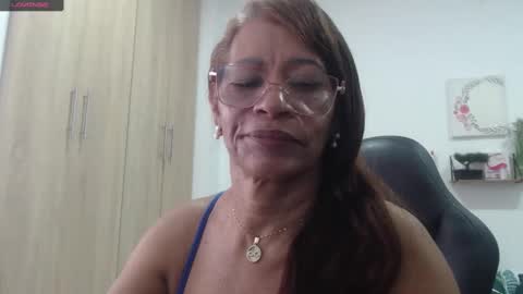 Snapshot of smilet_milf chatting on 11-06-25, 12:06 Smileth online show from 11-06-25, 12:06