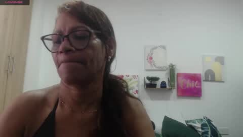 Snapshot of smilet_milf chatting on 11-15-25, 12:23 Smileth online show from 11-15-25, 12:23