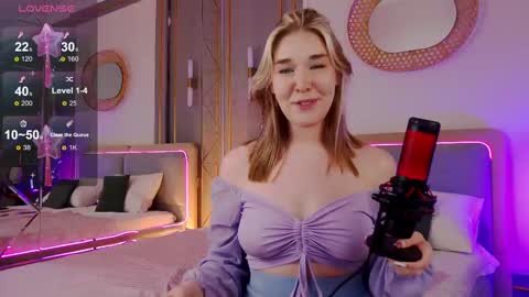 Snapshot of smiley_mia_ chatting on 02-23-25, 08:17 Mia online show from 02-23-25, 08:17