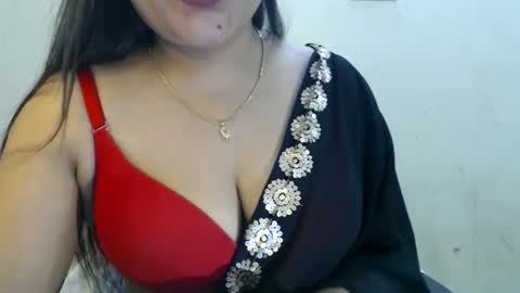Snapshot of smiley_queen99 chatting on 06-02-26, 05:26 smiley online show from 06-02-26, 05:26