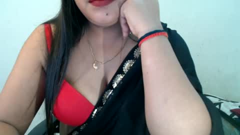 Snapshot of smiley_queen99 chatting on 06-12-26, 10:58 smiley online show from 06-12-26, 10:58