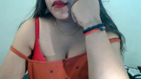 Snapshot of smiley_queen99 chatting on 06-13-26, 01:25 smiley online show from 06-13-26, 01:25