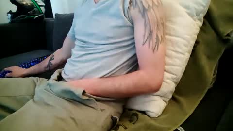 Snapshot of smokeandwatching chatting on 01-03-25, 02:08 Smokeandwatching online show from 01-03-25, 02:08