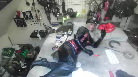 smokeslut365 online show from 11-25-25, 02:44