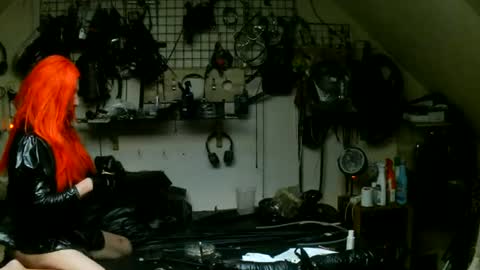 Snapshot of smokeslut365 chatting on 06-16-26, 11:07 smokeslut365 online show from 06-16-26, 11:07