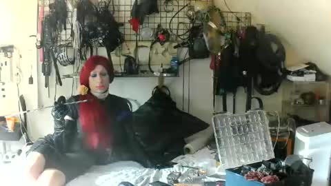 Snapshot of smokeslut365 chatting on 07-05-26, 03:41 smokeslut365 online show from 07-05-26, 03:41