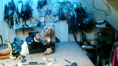 Snapshot of smokeslut365 chatting on 07-18-26, 03:00 smokeslut365 online show from 07-18-26, 03:00