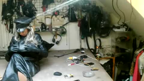 Snapshot of smokeslut365 chatting on 07-19-26, 06:06 smokeslut365 online show from 07-19-26, 06:06