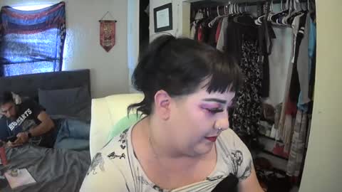 smokingcouple25 online show from 06-11-26, 06:28