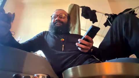 smokingorilla online show from 12-23-25, 01:14