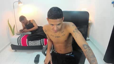 Snapshot of snak_master1 chatting on 10-17-25, 11:29 snak_master1 online show from 10-17-25, 11:29