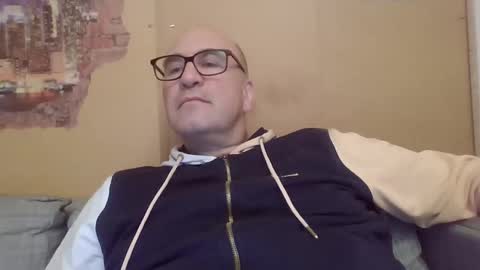 Snapshot of sneakerboy18 chatting on 01-19-25, 03:32 sneakerboy18 online show from 01-19-25, 03:32