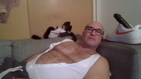 Snapshot of sneakerboy18 chatting on 01-23-25, 06:35 sneakerboy18 online show from 01-23-25, 06:35