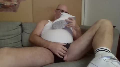 Snapshot of sneakerboy18 chatting on 09-24-25, 06:11 sneakerboy18 online show from 09-24-25, 06:11