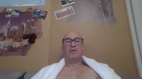 Snapshot of sneakerboy18 chatting on 11-16-25, 12:33 sneakerboy18 online show from 11-16-25, 12:33