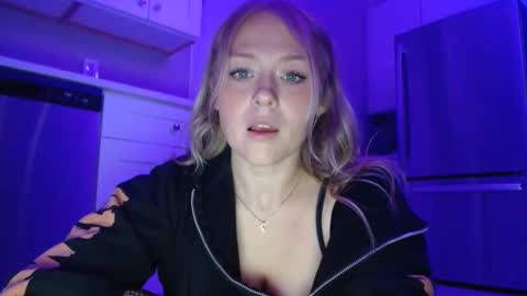 sneakyalicek online show from 11-17-25, 04:51