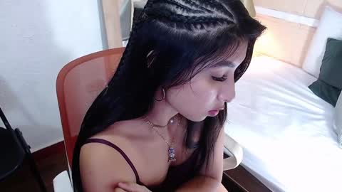 Snapshot of sneakyy_fantasy chatting on 01-03-25, 04:00 Hellen  online show from 01-03-25, 04:00