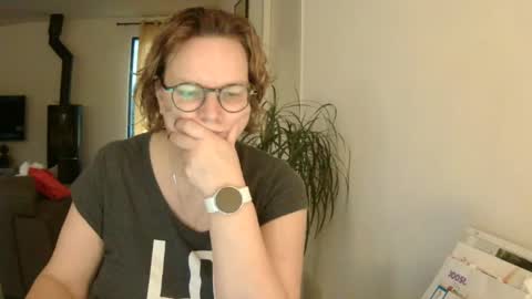 Snoeske and Woodwurm online show from 12-19-24, 08:02