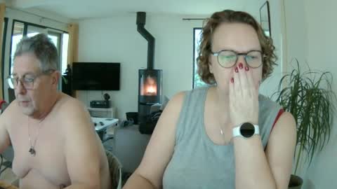 Snoeske and Woodwurm online show from 12-29-24, 01:49