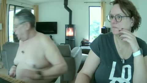 Snoeske and Woodwurm online show from 01-17-25, 02:39