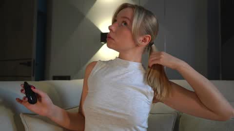 Candice Snow online show from 01-23-25, 12:19