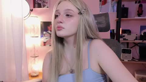 Snapshot of snowflakeskitty chatting on 05-08-26, 05:35 Ellie online show from 05-08-26, 05:35