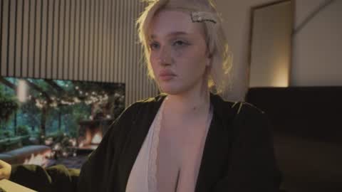 Ellie online show from 06-21-26, 05:32