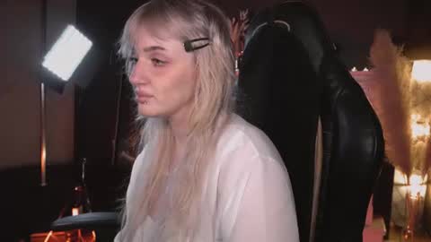 Ellie online show from 06-24-26, 05:17