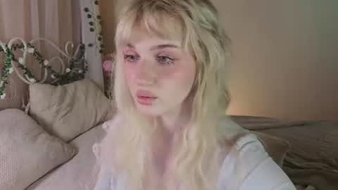 Ellie online show from 07-04-26, 05:24