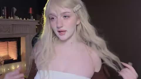 Ellie online show from 07-18-26, 05:22