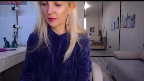Snapshot of so_sexy_monna chatting on 10-02-25, 12:34 Monna online show from 10-02-25, 12:34