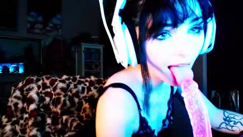 Soaking Saskya online show from 10-21-25, 01:50