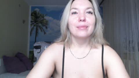 Snapshot of soaring_love chatting on 12-30-24, 04:31 Masha online show from 12-30-24, 04:31