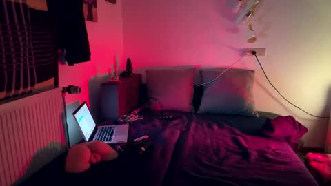 Snapshot of soccer_king09 chatting on 11-06-25, 01:28 sweet-big-cock26 online show from 11-06-25, 01:28