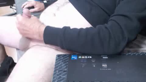 Snapshot of sofar06 chatting on 05-11-26, 11:38 sofar06 online show from 05-11-26, 11:38