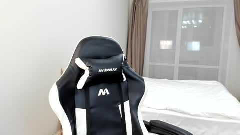 Snapshot of sofaris chatting on 12-21-24, 12:20 Sophy online show from 12-21-24, 12:20