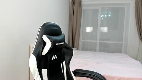 Snapshot of sofaris chatting on 12-26-24, 08:21 Sophy online show from 12-26-24, 08:21