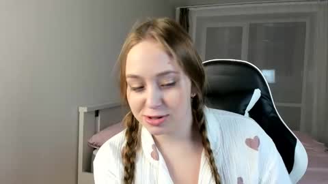 Snapshot of sofaris chatting on 12-27-24, 11:42 Sophy online show from 12-27-24, 11:42