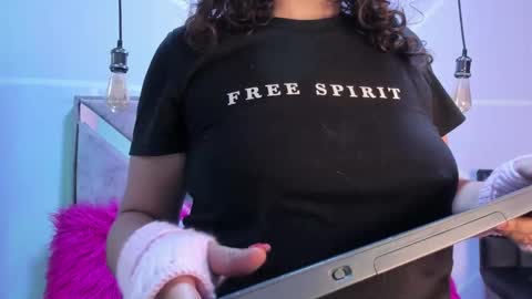 Snapshot of sofi_noa chatting on 09-17-25, 11:23 Sofi Noa online show from 09-17-25, 11:23