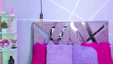 Snapshot of sofi_noa chatting on 09-19-25, 11:44 Sofi Noa online show from 09-19-25, 11:44