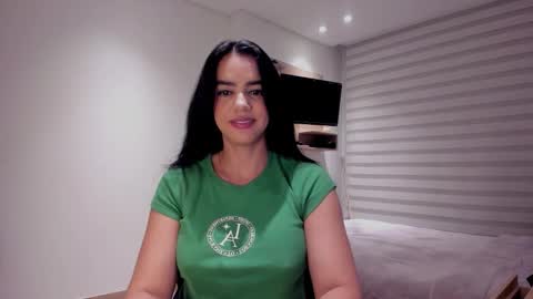 Sofi Saenzz  online show from 10-08-25, 12:08